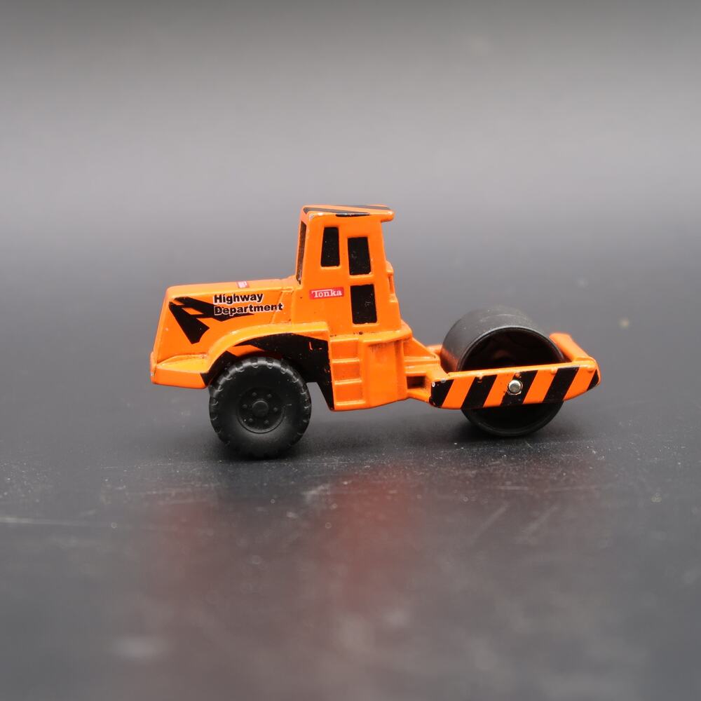 Tonka Maisto Pavement Roller Construction Vehicle Orange Vintage 2002 1:64 Scale